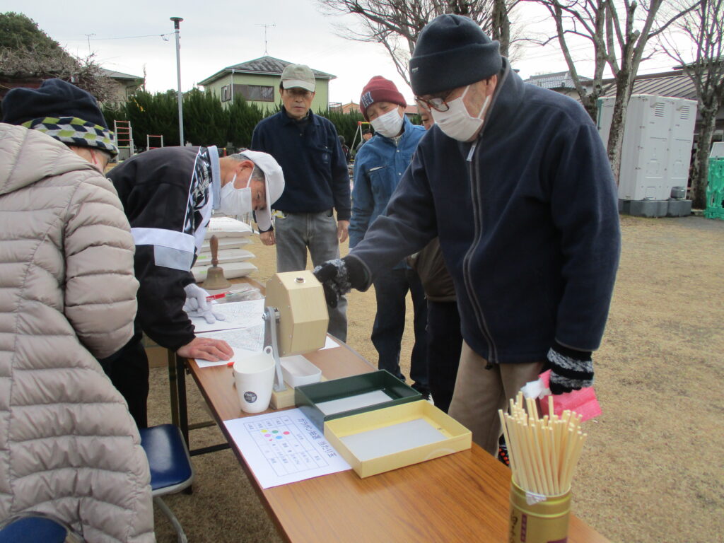 豪華賞品が当たるお楽しみ抽選会の様子