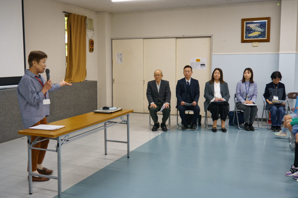 大畑さんによる役員や校長先生の紹介