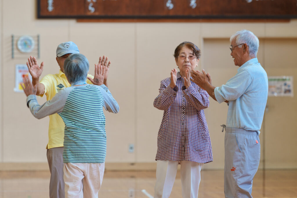 ハイタッチや拍手で喜びを分かち合う選手たち