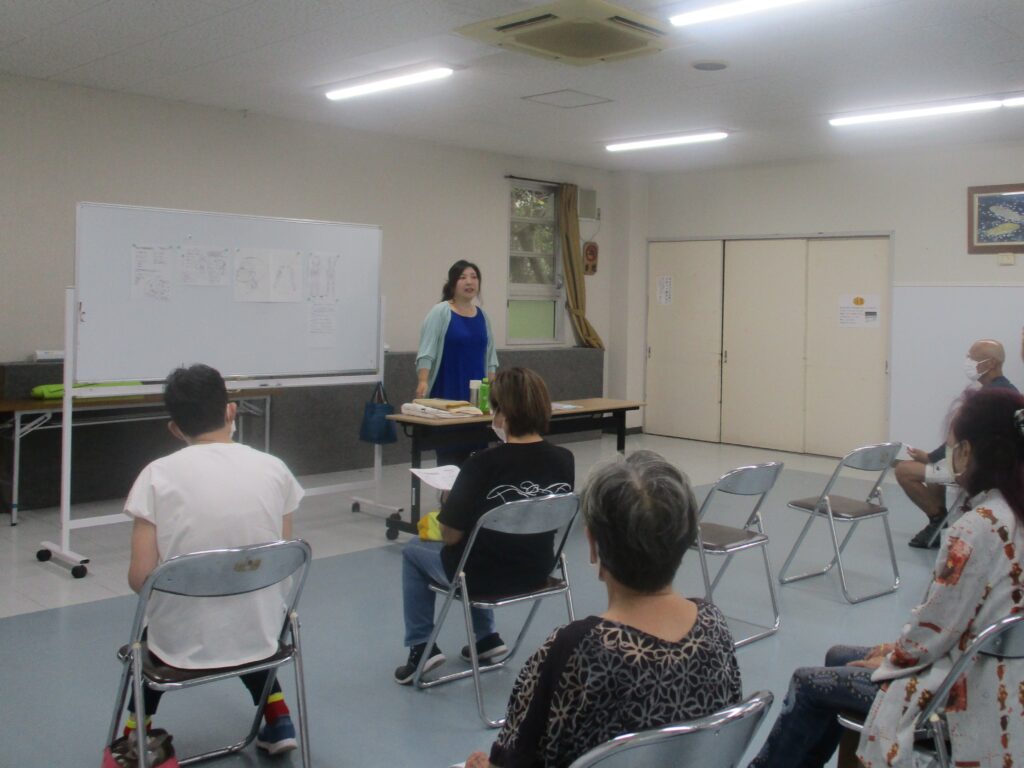 最初に説明をする講師の先生